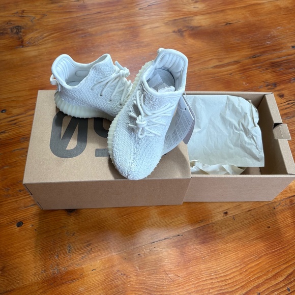 adidas Yeezy Boost 350 V2 Cream White infant sz 7 New Kanye Gift sneaker unisex - Picture 1 of 10